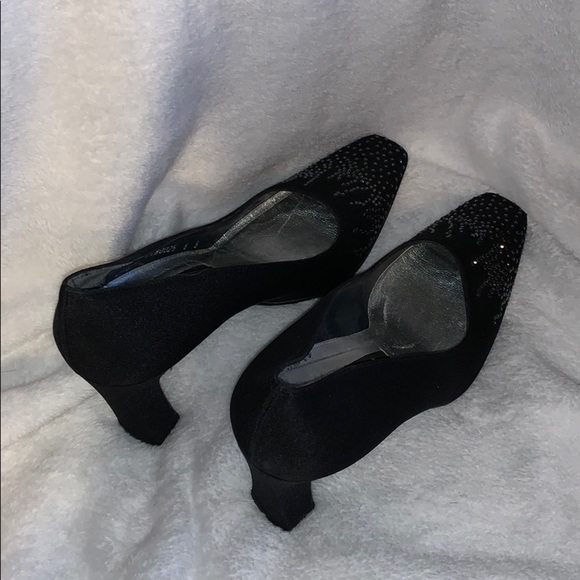 Stuart Weitzman Black Satin Heels w/Beadwork- NICE - Picture 2 of 12
